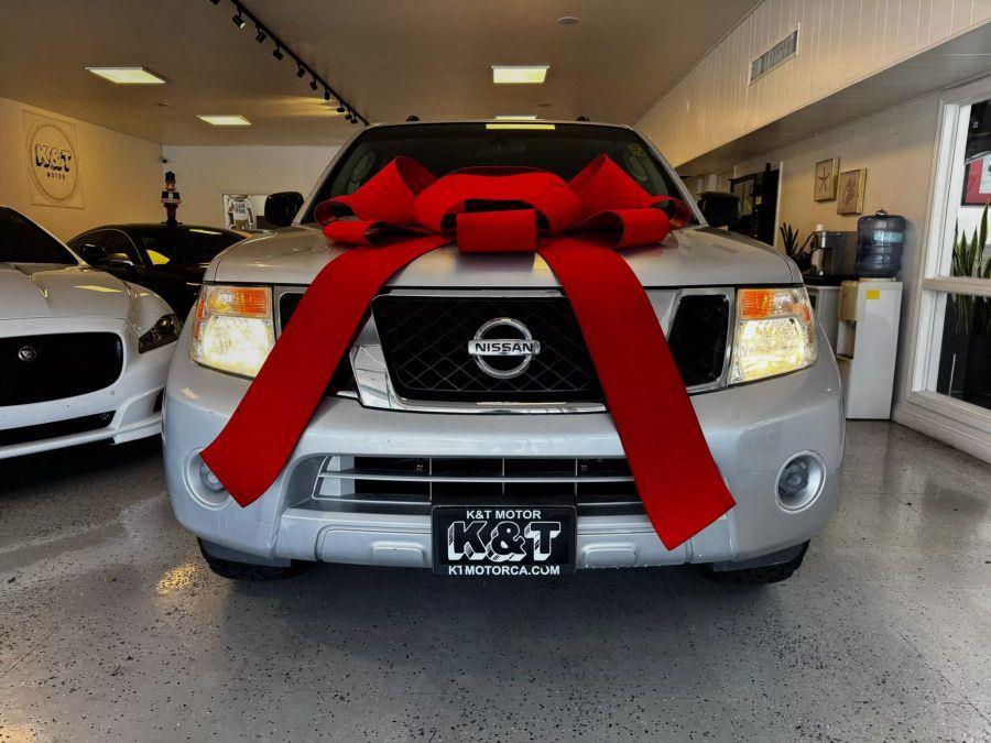 2009 Nissan Pathfinder LE photo
