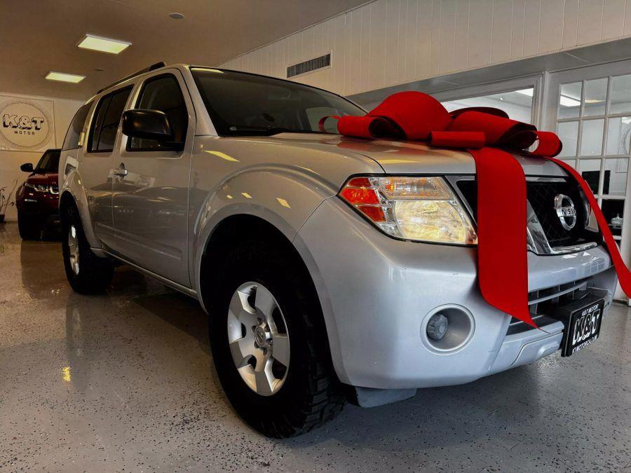 2009 Nissan Pathfinder LE photo