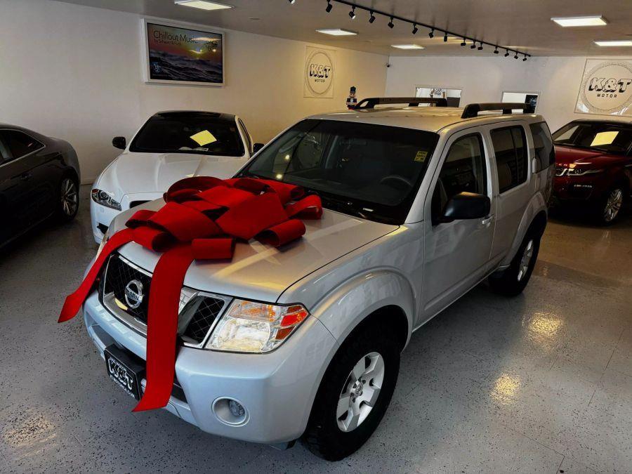 2009 Nissan Pathfinder LE photo