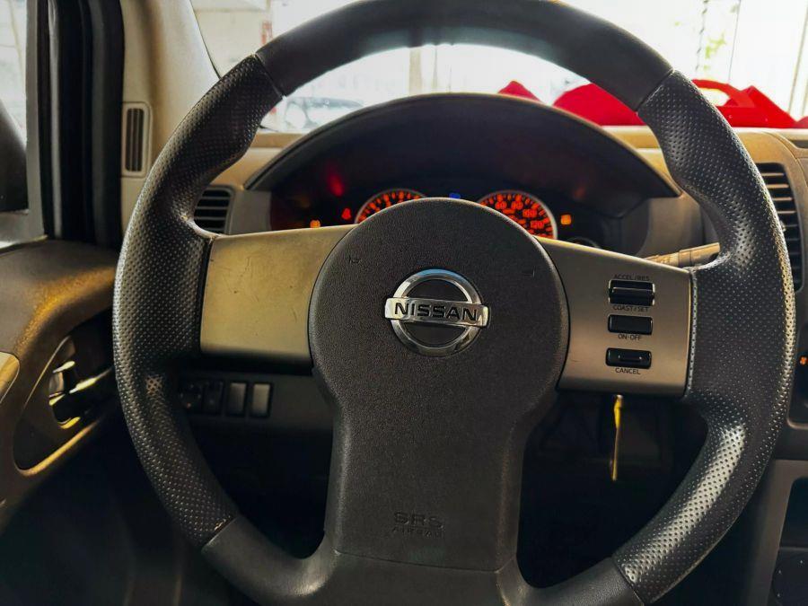 2009 Nissan Pathfinder LE photo