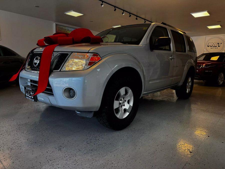 2009 Nissan Pathfinder LE photo
