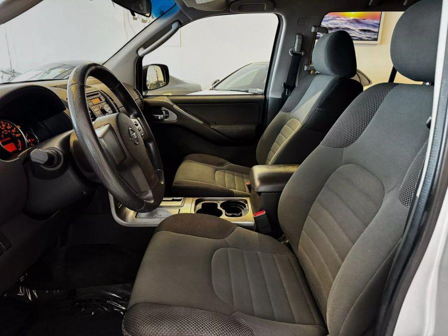 2009 Nissan Pathfinder LE photo