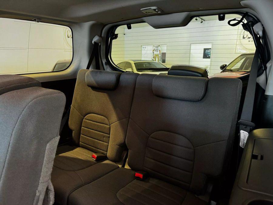 2009 Nissan Pathfinder LE photo