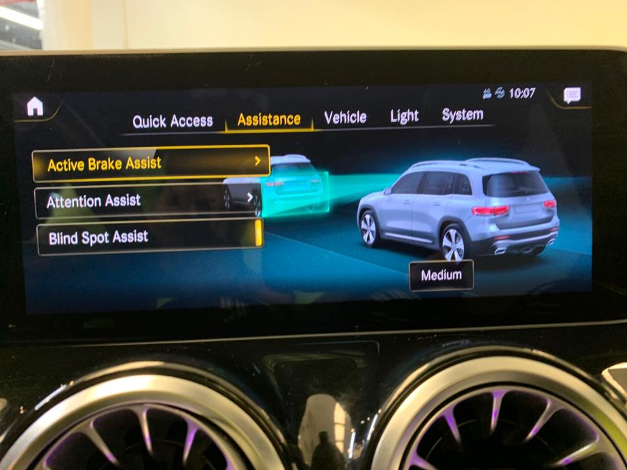2021 Mercedes-Benz GLB GLB 250 4MATIC SUV photo