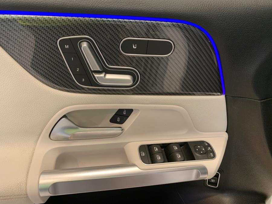 2021 Mercedes-Benz GLB GLB 250 4MATIC SUV photo