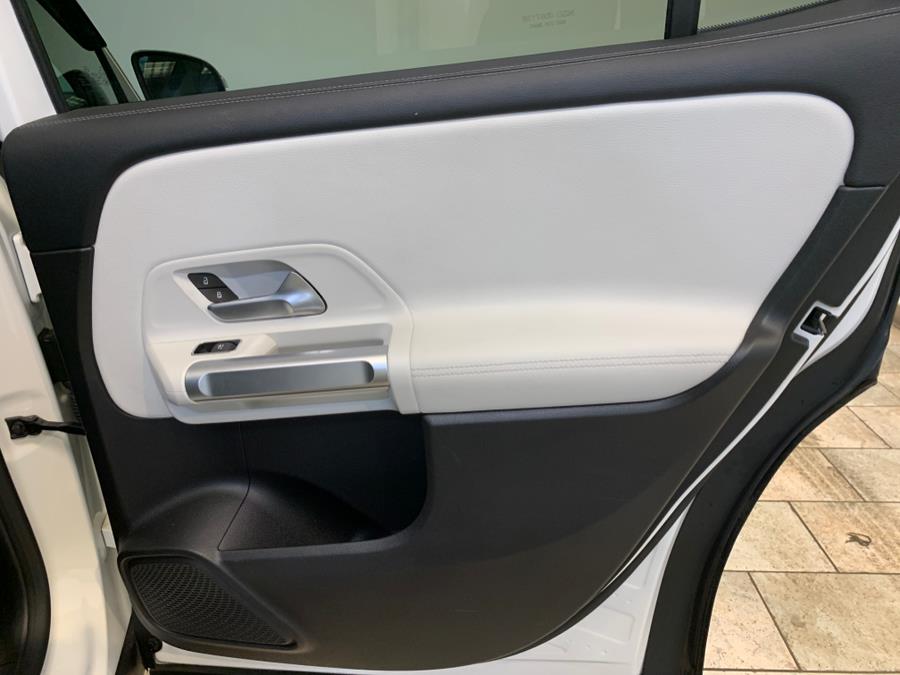 2021 Mercedes-Benz GLB GLB 250 4MATIC SUV photo