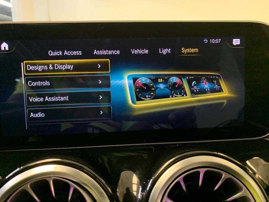 2021 Mercedes-Benz GLB GLB 250 4MATIC SUV photo