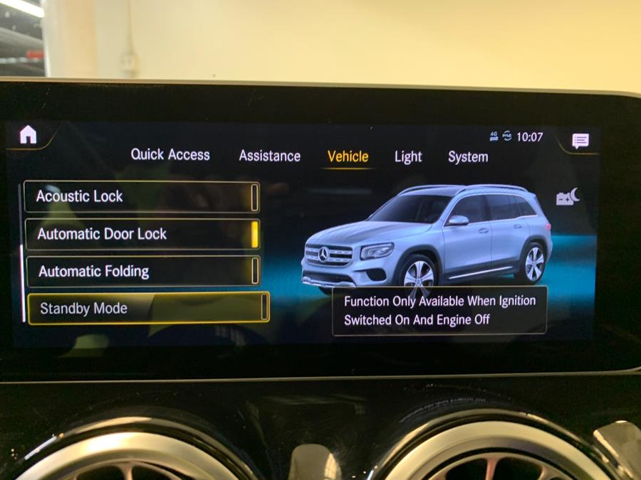 2021 Mercedes-Benz GLB GLB 250 4MATIC SUV photo