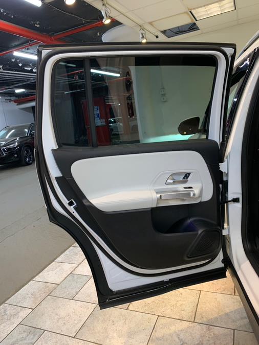 2021 Mercedes-Benz GLB GLB 250 4MATIC SUV photo