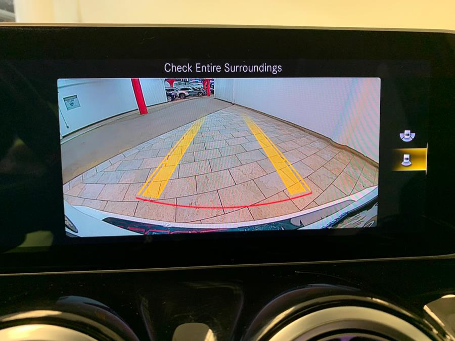 2021 Mercedes-Benz GLB GLB 250 4MATIC SUV photo