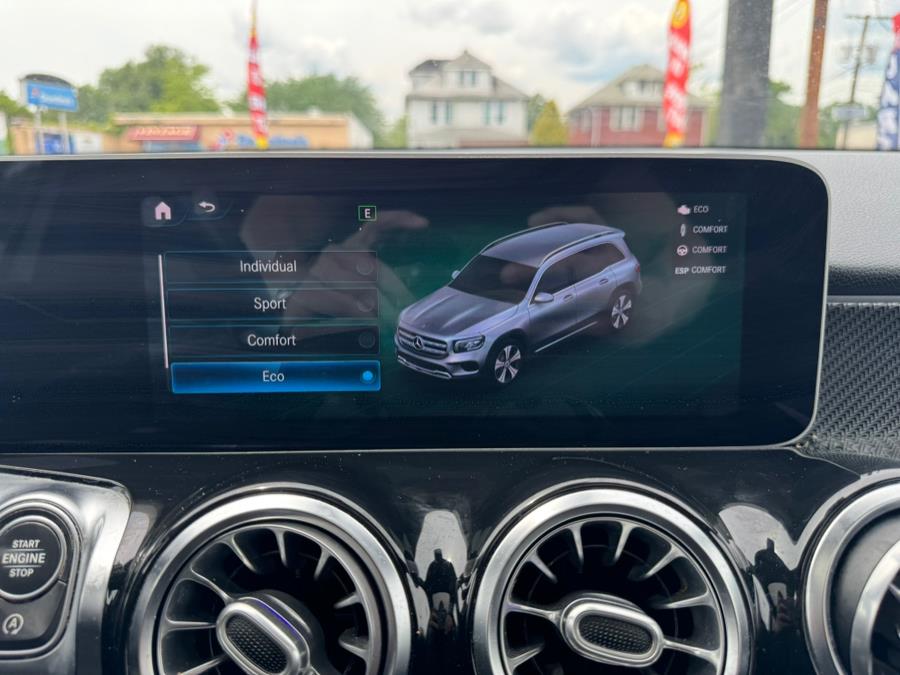 2021 Mercedes-Benz GLB GLB 250 4MATIC SUV photo