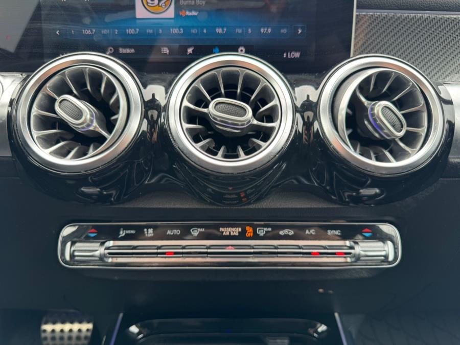 2021 Mercedes-Benz GLB GLB 250 4MATIC SUV photo