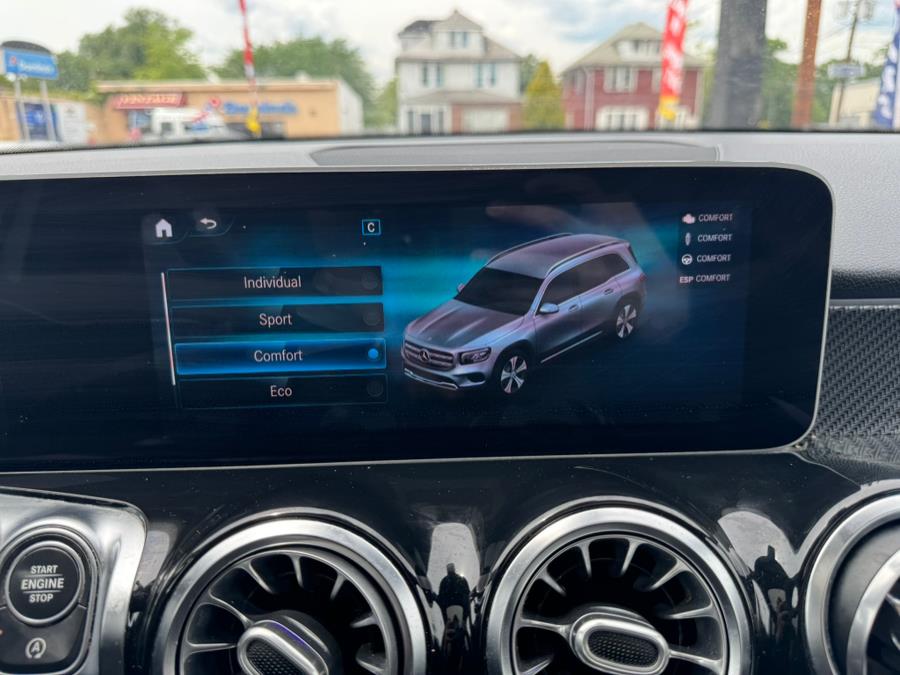 2021 Mercedes-Benz GLB GLB 250 4MATIC SUV photo