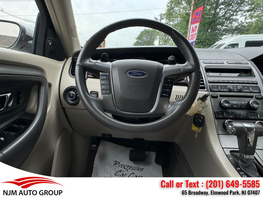 2010 Ford Taurus SEL photo