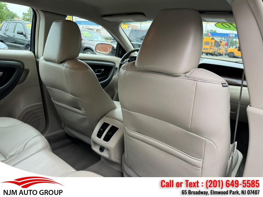 2010 Ford Taurus SEL photo