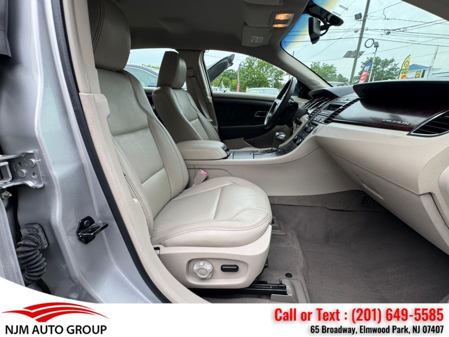 2010 Ford Taurus SEL photo