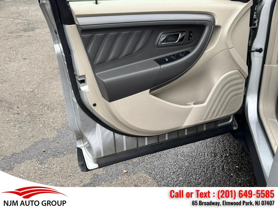 2010 Ford Taurus SEL photo