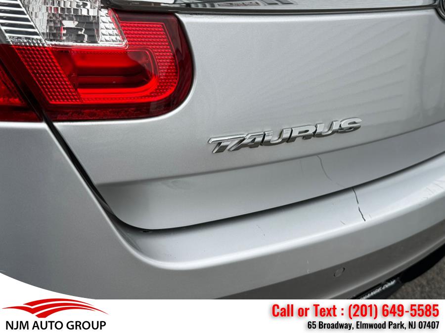 2010 Ford Taurus SEL photo