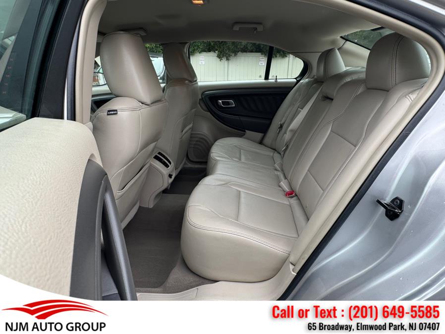 2010 Ford Taurus SEL photo