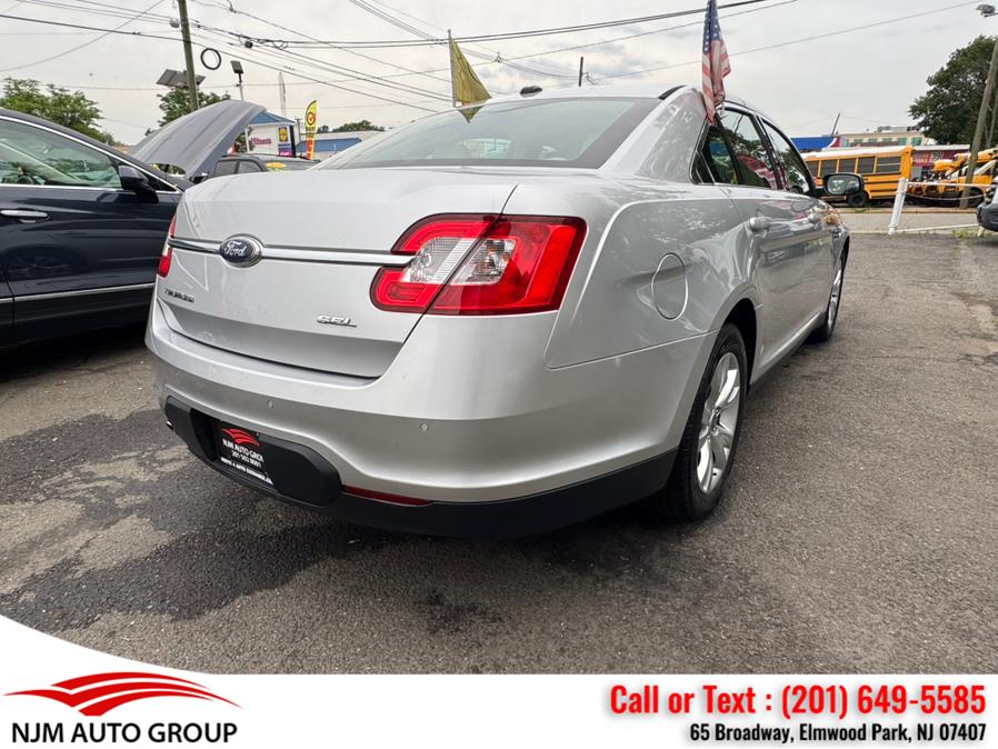 2010 Ford Taurus SEL photo