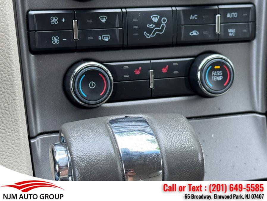 2010 Ford Taurus SEL photo