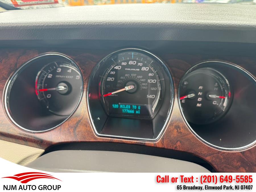 2010 Ford Taurus SEL photo