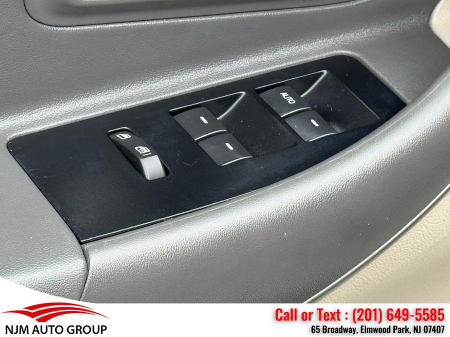 2010 Ford Taurus SEL photo