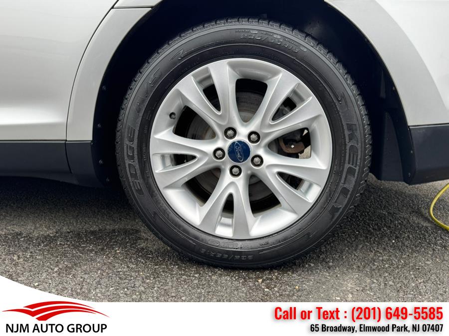 2010 Ford Taurus SEL photo