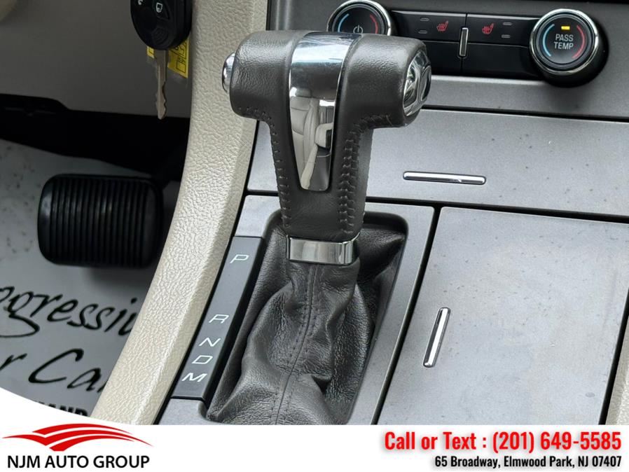 2010 Ford Taurus SEL photo