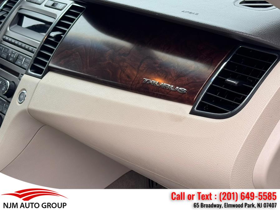 2010 Ford Taurus SEL photo