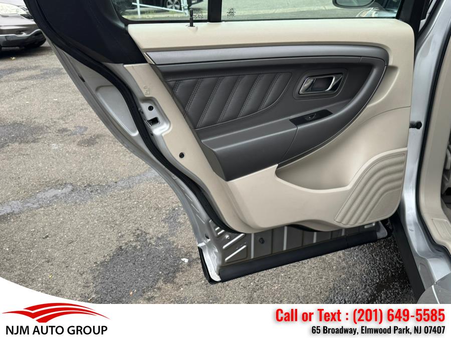 2010 Ford Taurus SEL photo