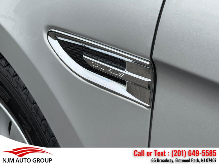 2010 Ford Taurus SEL photo