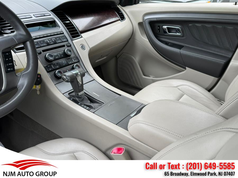2010 Ford Taurus SEL photo