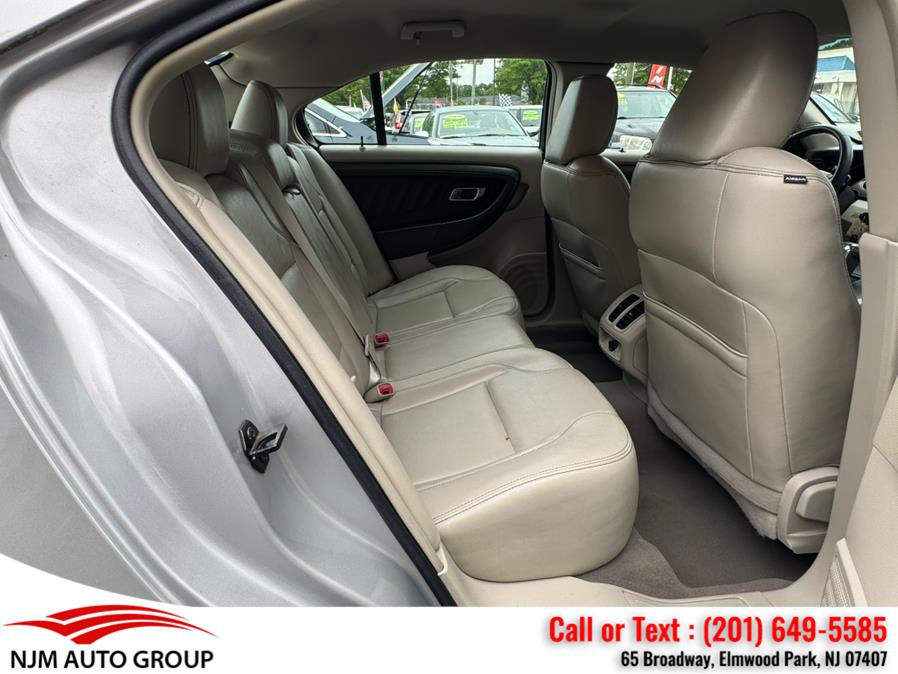 2010 Ford Taurus SEL photo