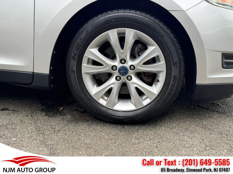 2010 Ford Taurus SEL photo