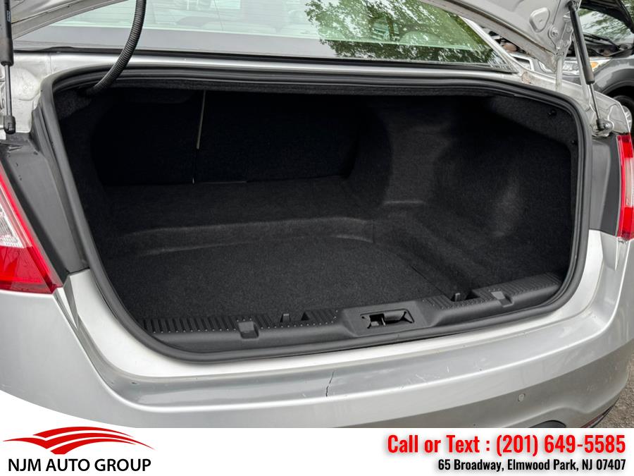 2010 Ford Taurus SEL photo