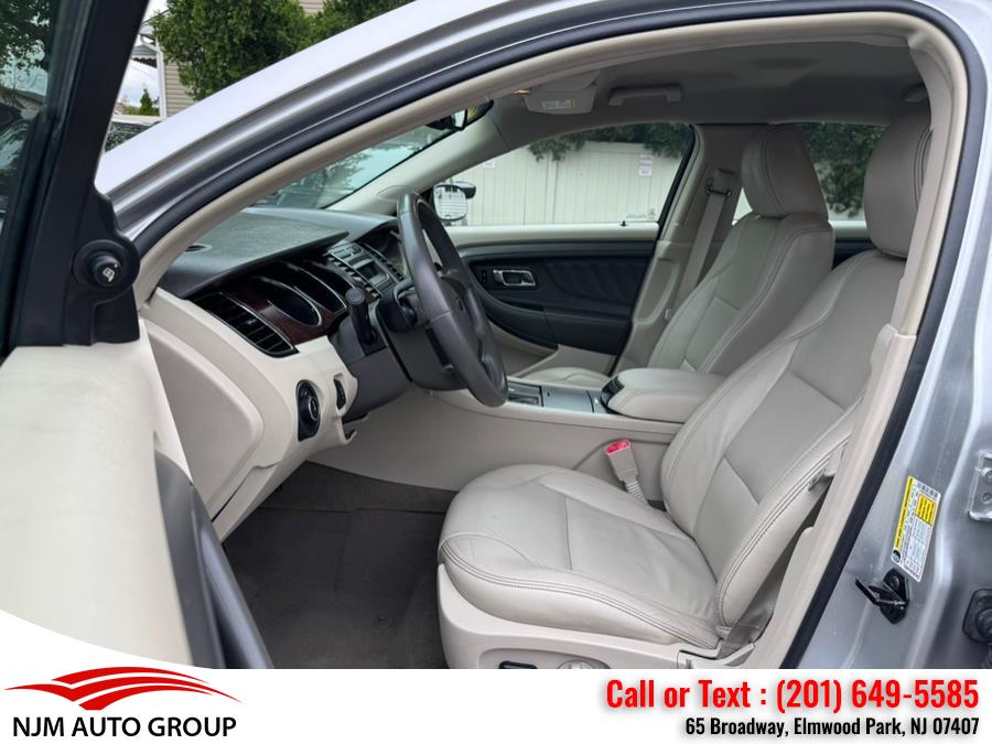2010 Ford Taurus SEL photo