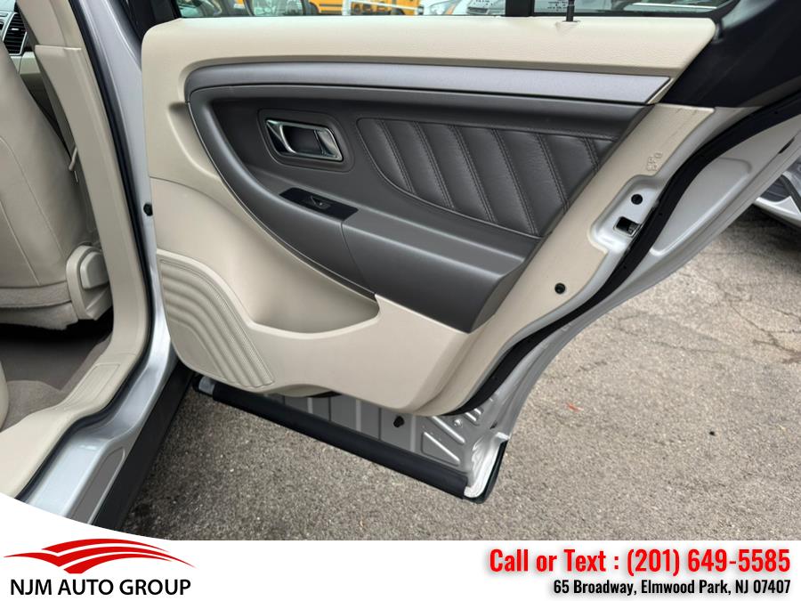 2010 Ford Taurus SEL photo