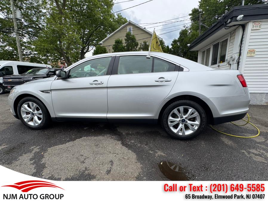 2010 Ford Taurus SEL photo