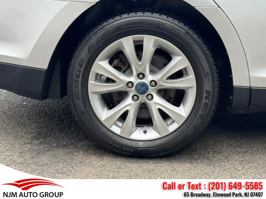 2010 Ford Taurus SEL photo