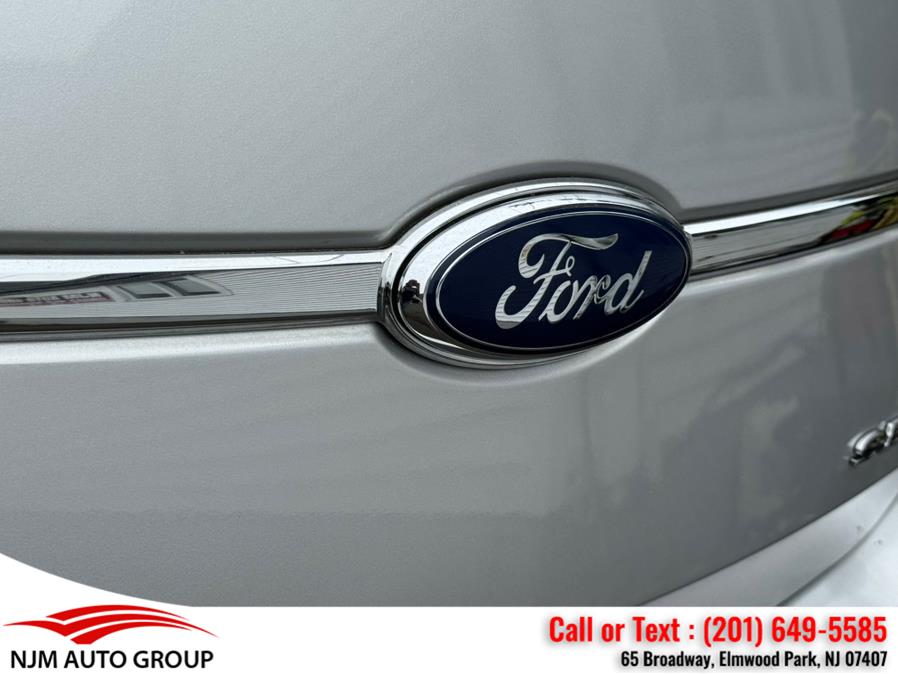 2010 Ford Taurus SEL photo