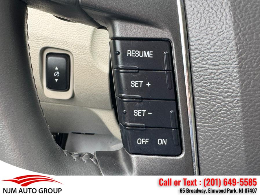 2010 Ford Taurus SEL photo