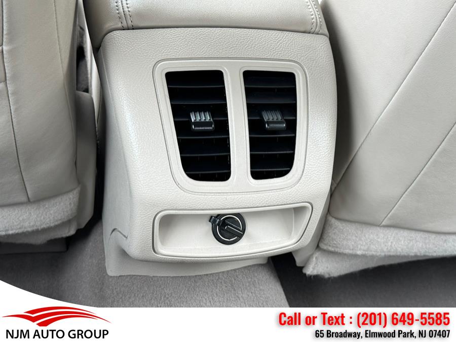 2010 Ford Taurus SEL photo