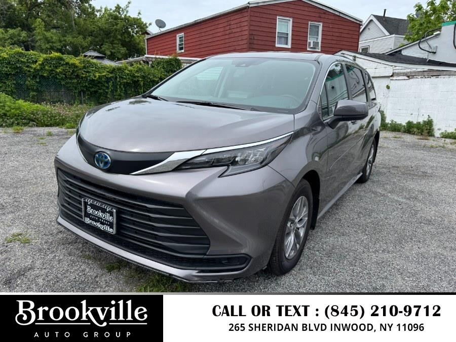 2024 Toyota Sienna LE 8-Passenger