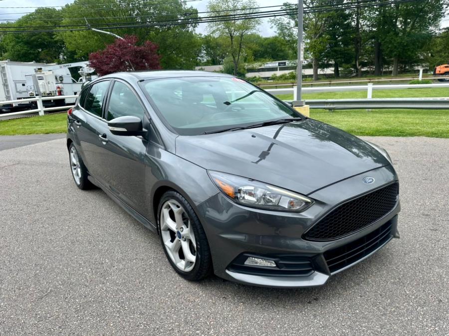2018 Ford Focus ST Hatch photo