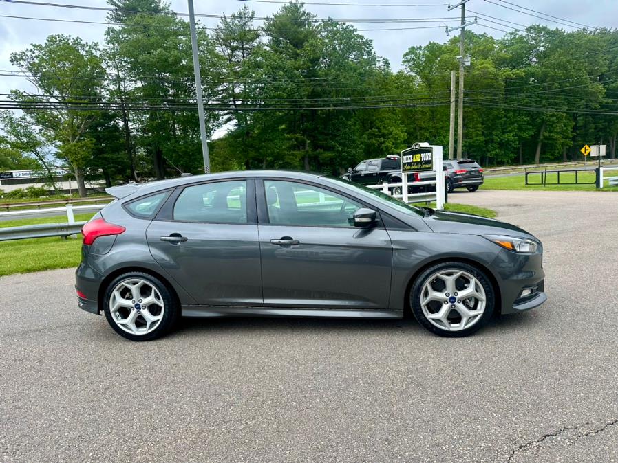 2018 Ford Focus ST Hatch photo