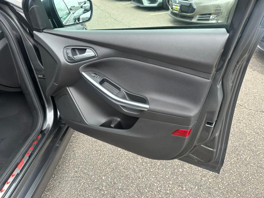 2018 Ford Focus ST Hatch photo