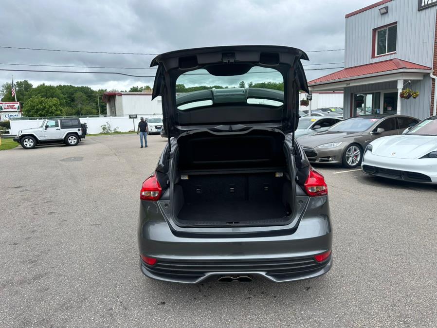 2018 Ford Focus ST Hatch photo