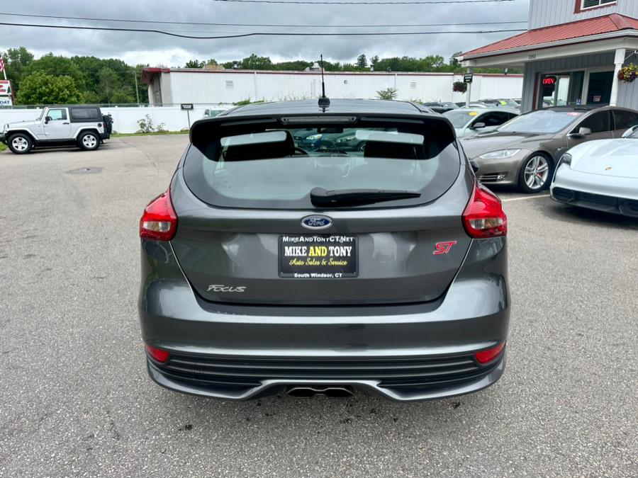 2018 Ford Focus ST Hatch photo