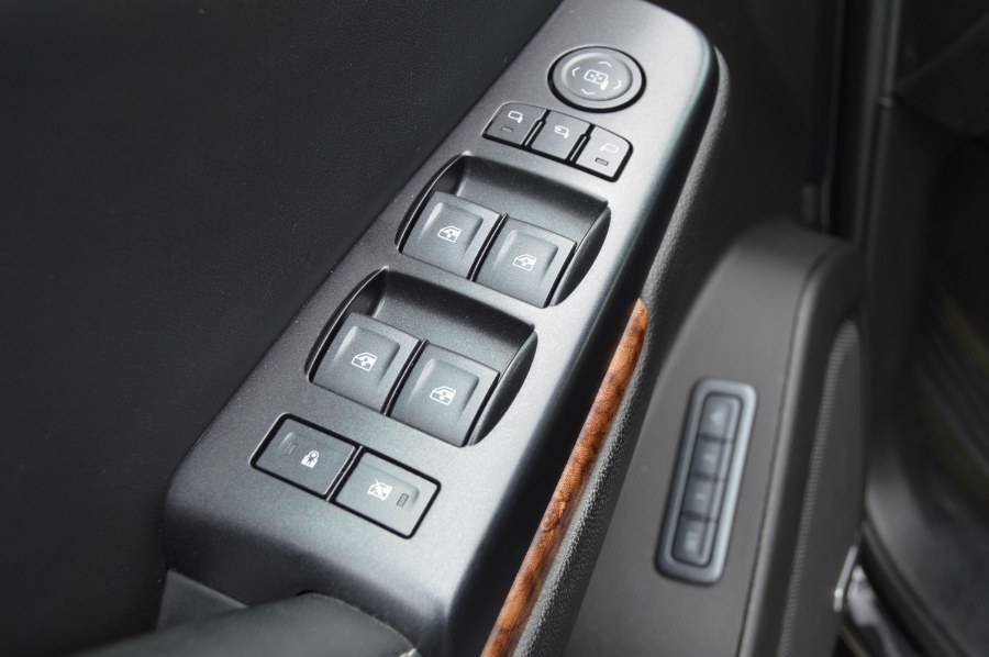 2015 Chevrolet Suburban LTZ 1500 photo